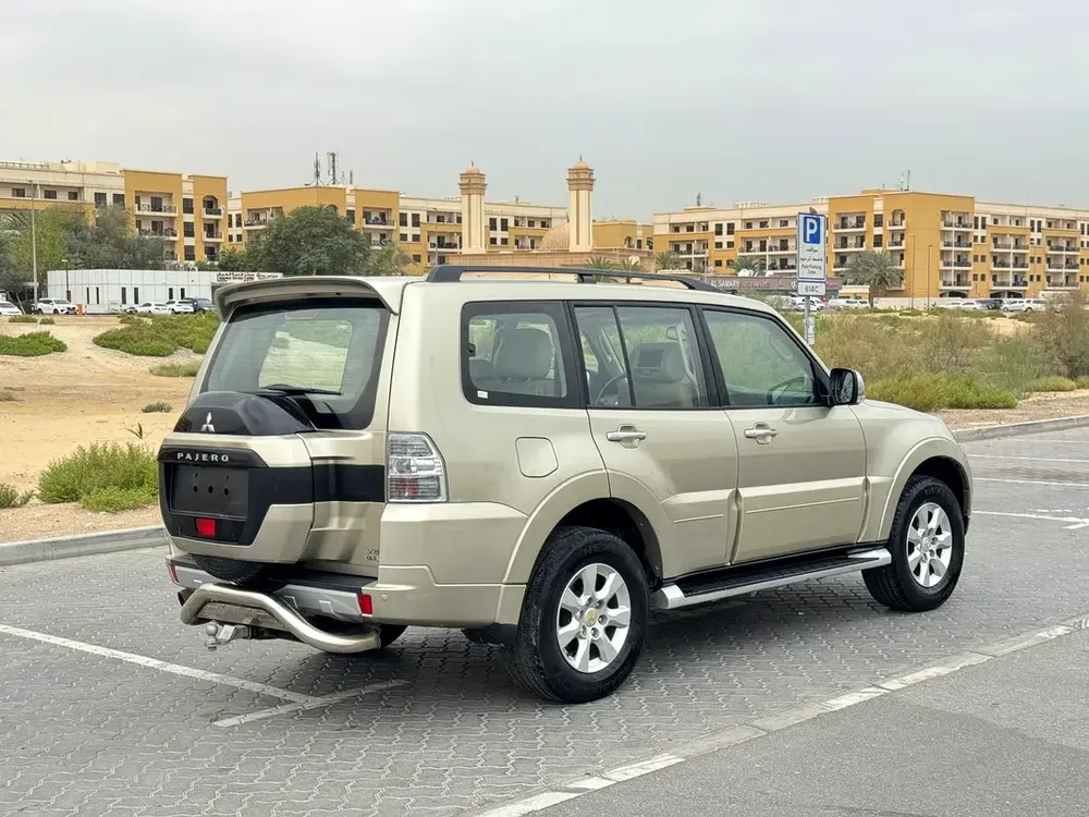 GCC space No accident Single owner car full option - Image 4
