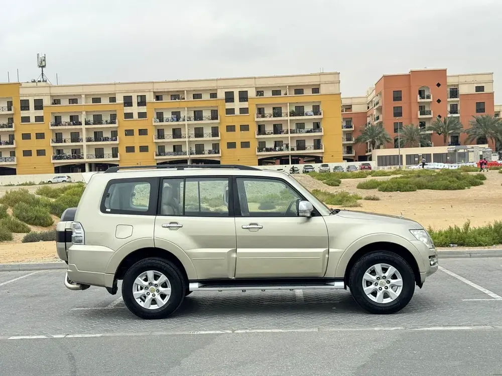 GCC space No accident Single owner car full option - Image 5