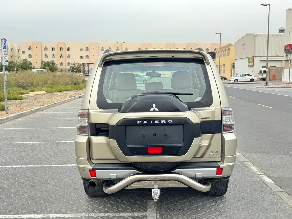 GCC space No accident Single owner car full option - Image 7