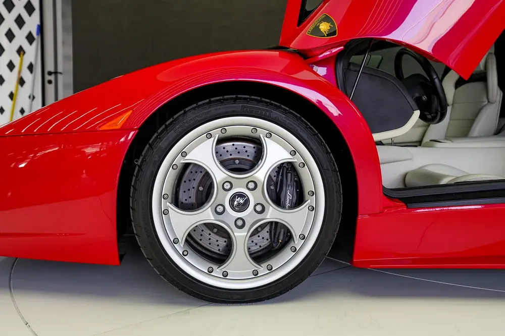 MURCIELAGO ONE OF ONE | MANUAL | ROSSO ROADS EXTERIOR | CARBON TRIM - Image 7