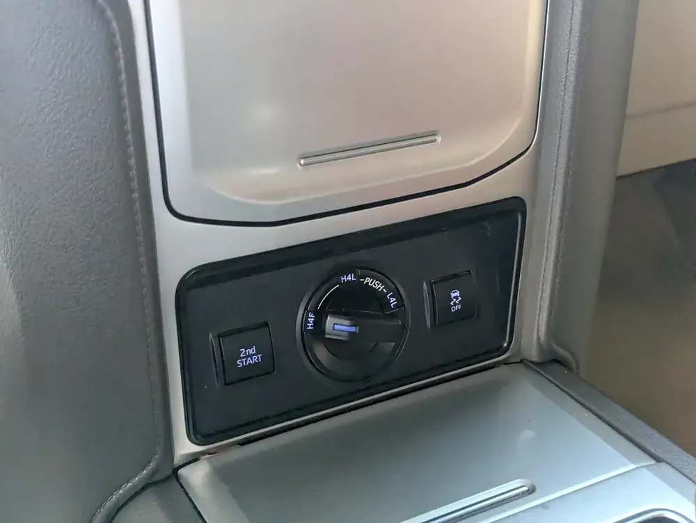 TOYOTA PRADO 2019 V4 2.7L GCC SPECIFICATION IN EXCELLENT CONDITION - Image 10
