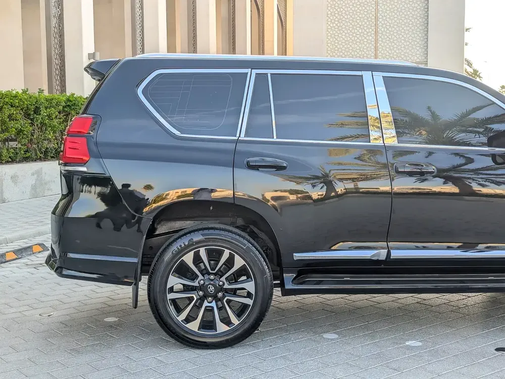 TOYOTA PRADO 2019 V4 2.7L GCC SPECIFICATION IN EXCELLENT CONDITION - Image 11