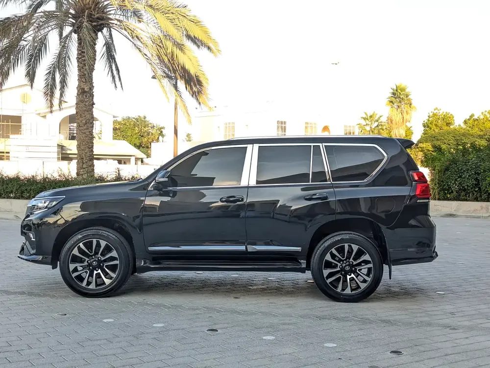 TOYOTA PRADO 2019 V4 2.7L GCC SPECIFICATION IN EXCELLENT CONDITION - Image 16