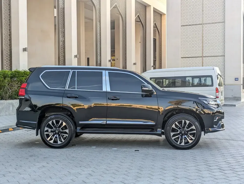 TOYOTA PRADO 2019 V4 2.7L GCC SPECIFICATION IN EXCELLENT CONDITION - Image 17