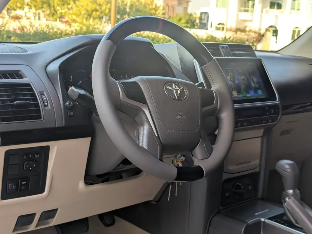 TOYOTA PRADO 2019 V4 2.7L GCC SPECIFICATION IN EXCELLENT CONDITION - Image 8