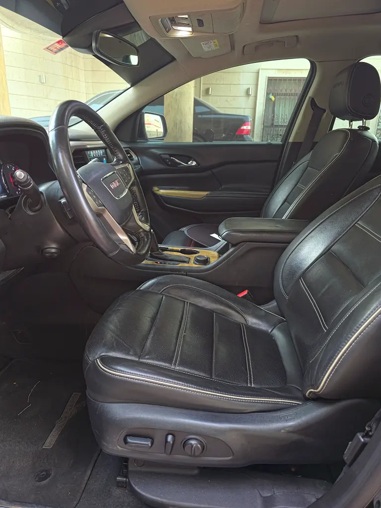 2018 GMC Acadia Denali - Image 5