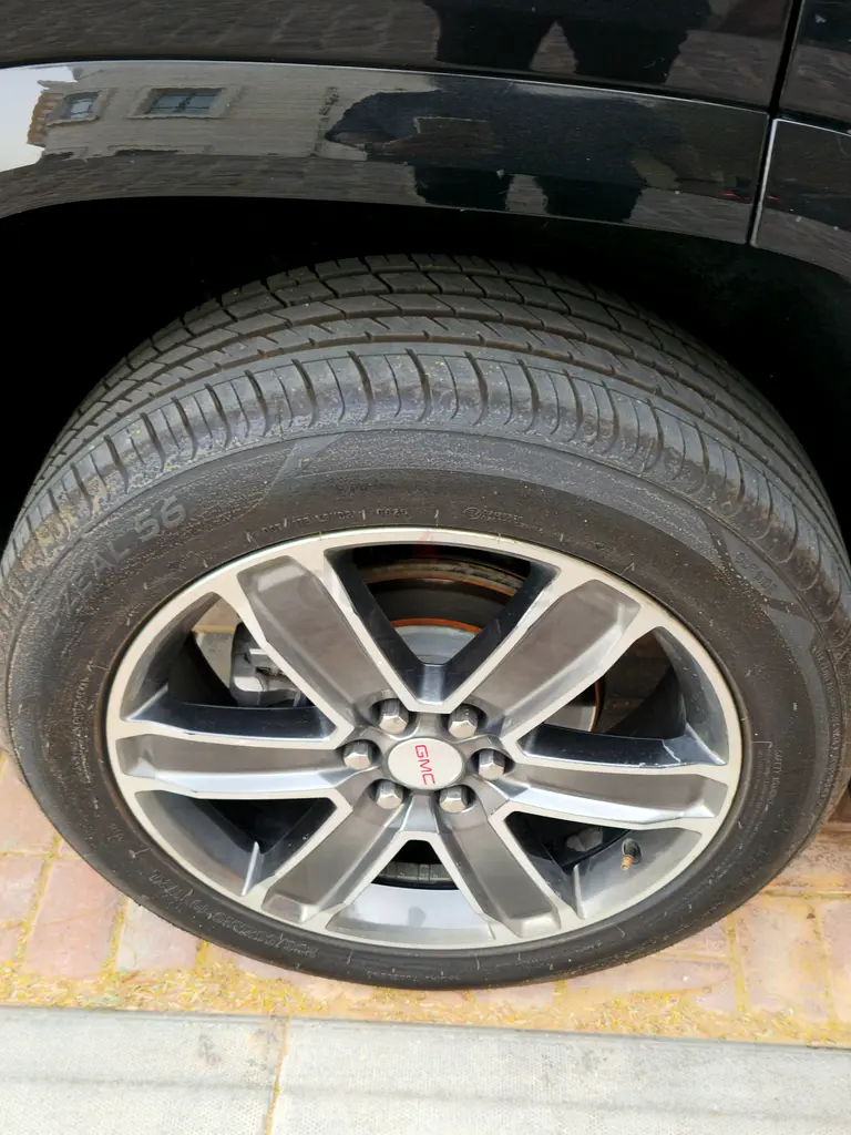 2018 GMC Acadia Denali - Image 8