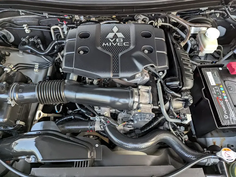 MITSUBISHI MONTERO SPORT 2021 SIGNATURE EDITION GCC ACCIDENT FREE IN EXCELLENT CONDITION - Image 13