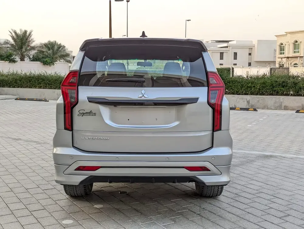 MITSUBISHI MONTERO SPORT 2021 SIGNATURE EDITION GCC ACCIDENT FREE IN EXCELLENT CONDITION - Image 19