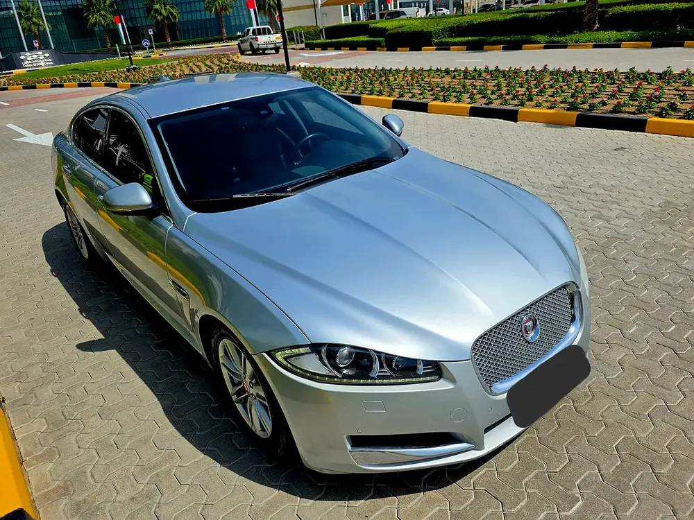 Jaguar XF Prestige 2015 GCC Specs, 4 Cylinders, Original Paint - Image 10