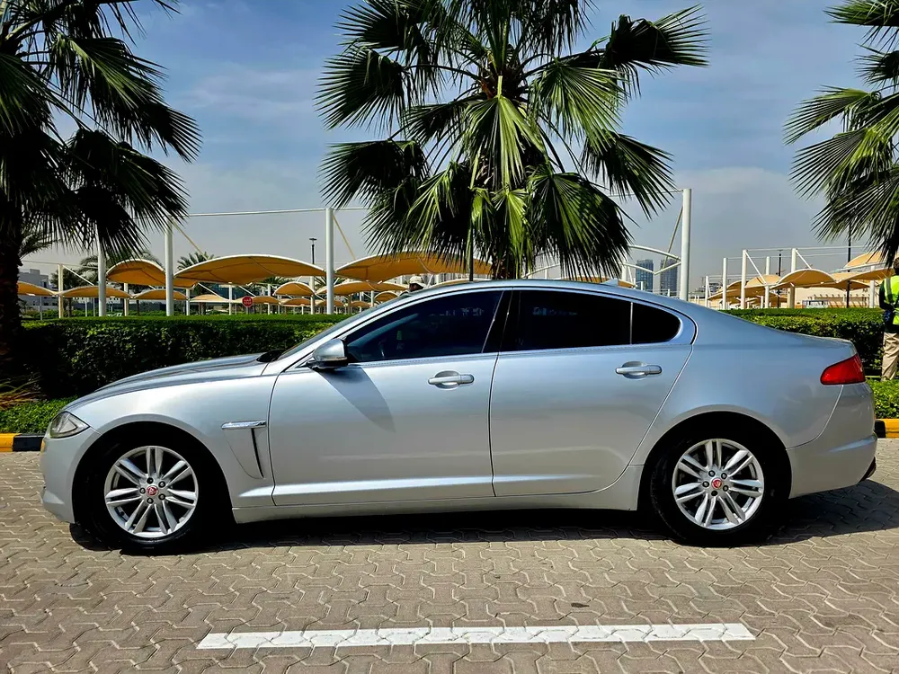 Jaguar XF Prestige 2015 GCC Specs, 4 Cylinders, Original Paint - Image 11