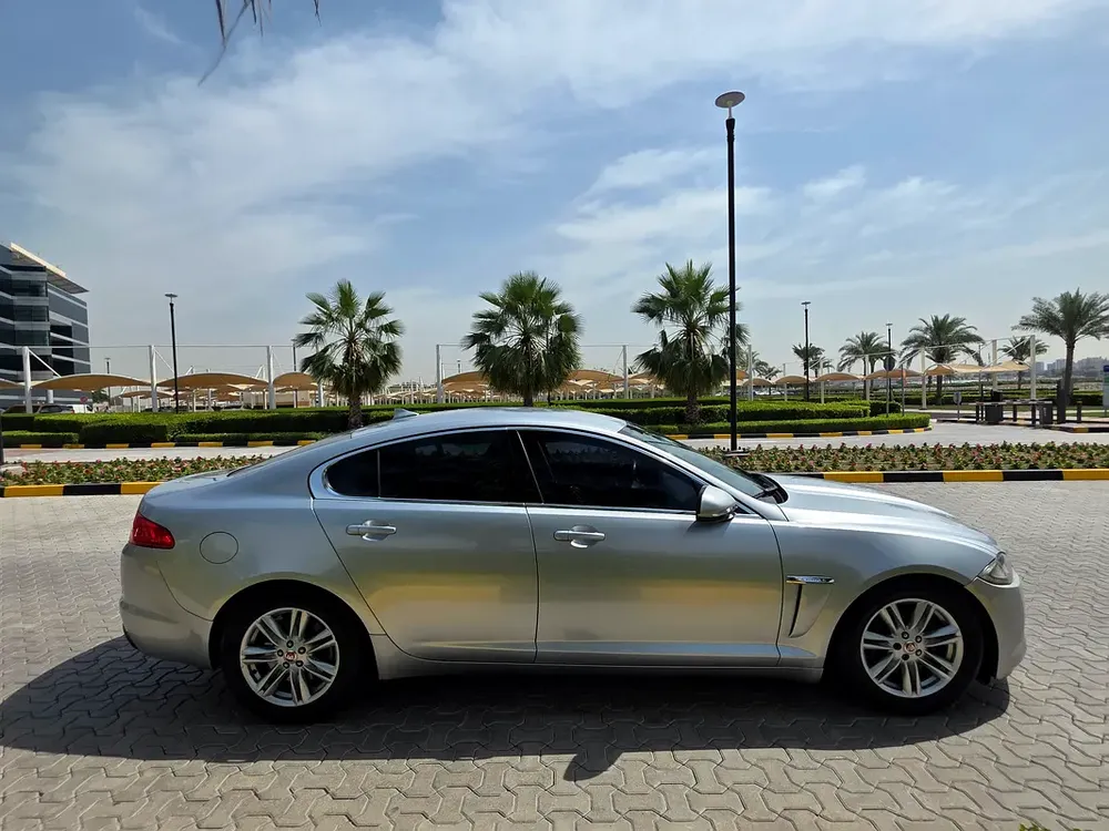 Jaguar XF Prestige 2015 GCC Specs, 4 Cylinders, Original Paint - Image 12