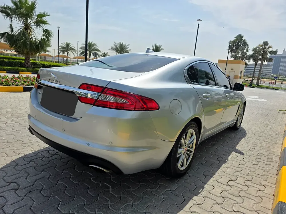 Jaguar XF Prestige 2015 GCC Specs, 4 Cylinders, Original Paint - Image 13