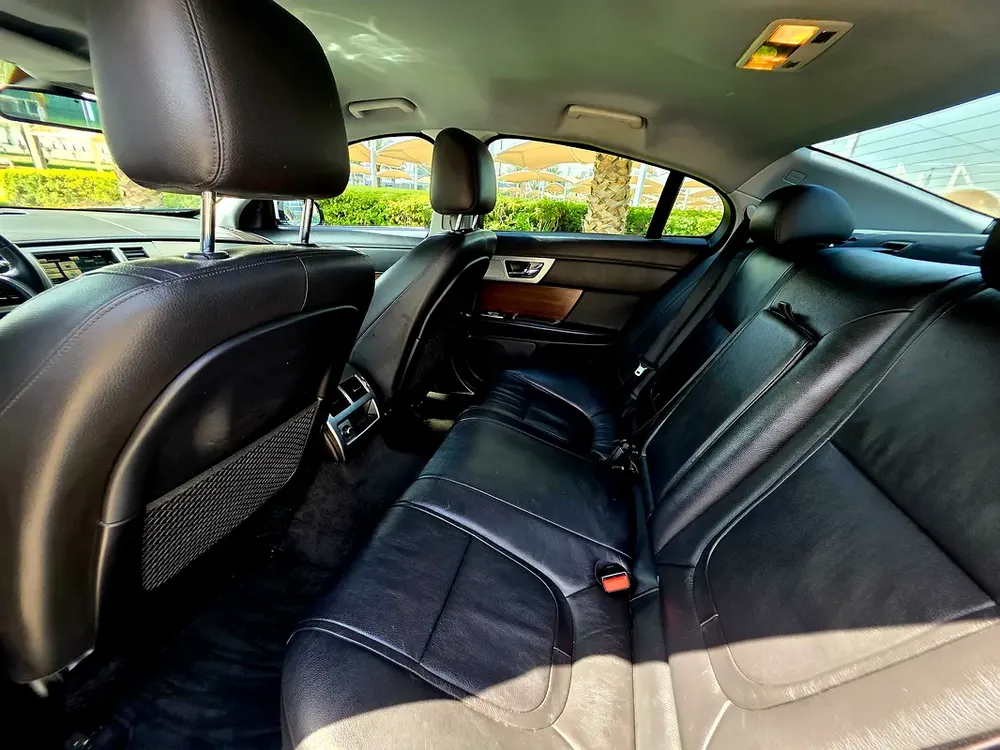 Jaguar XF Prestige 2015 GCC Specs, 4 Cylinders, Original Paint - Image 6