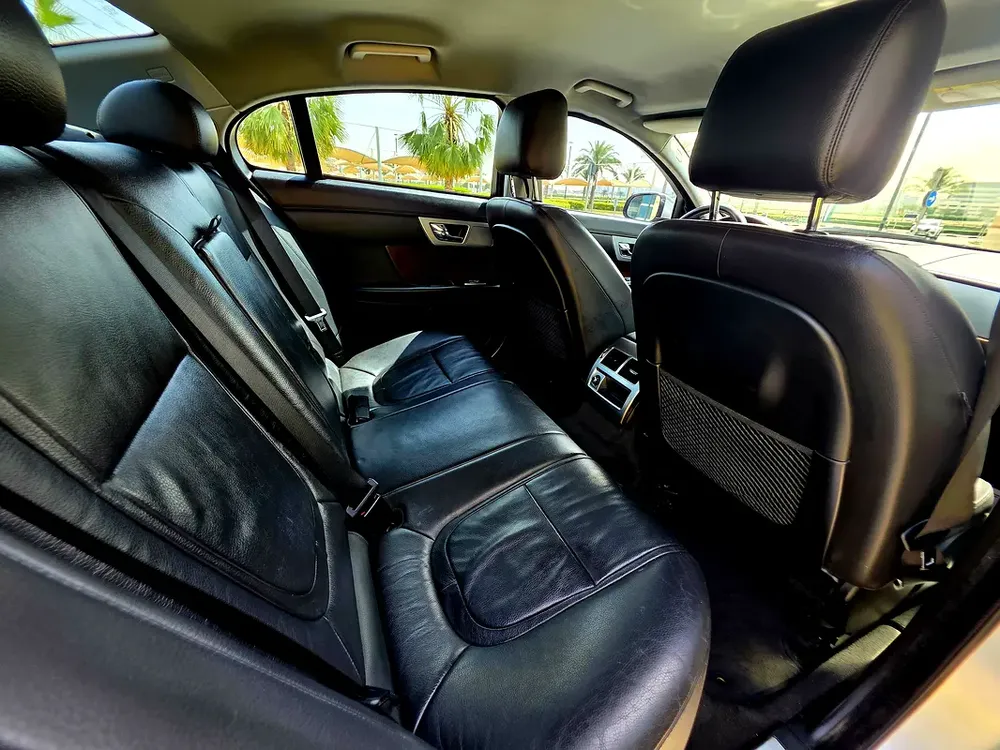Jaguar XF Prestige 2015 GCC Specs, 4 Cylinders, Original Paint - Image 7