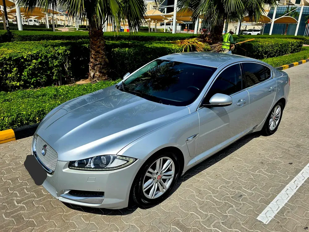 Jaguar XF Prestige 2015 GCC Specs, 4 Cylinders, Original Paint - Image 9