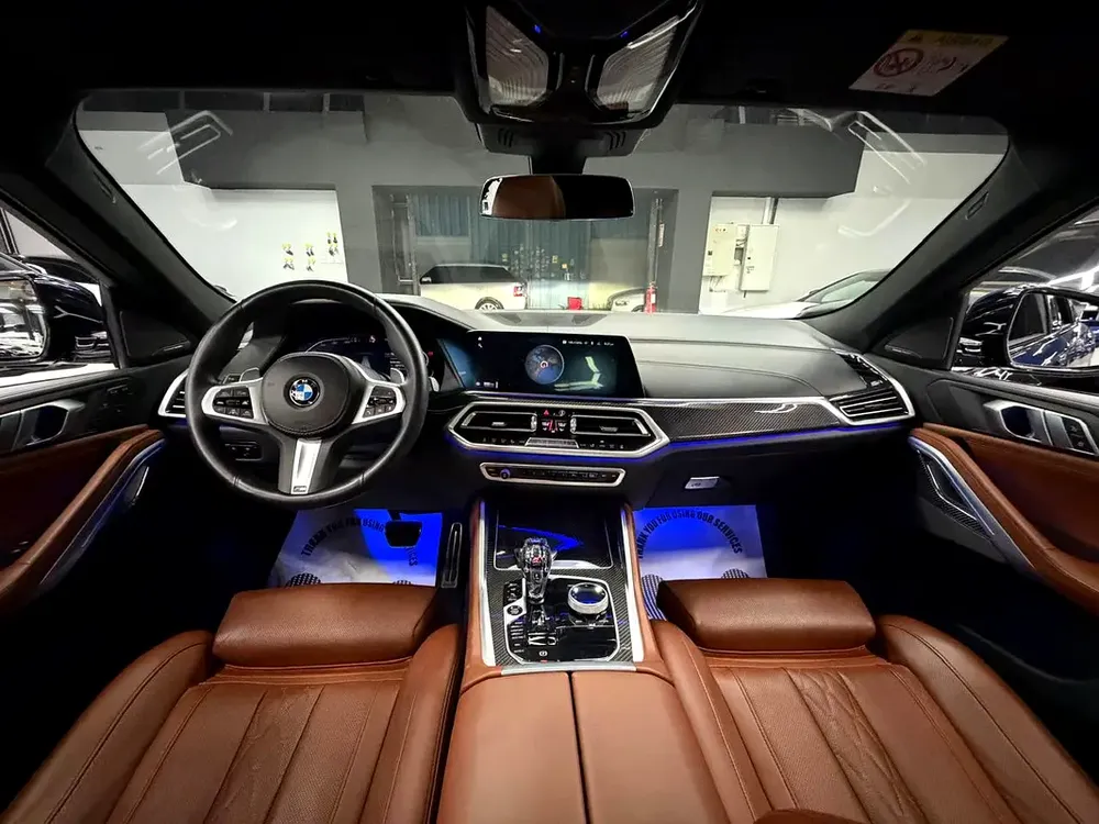 BMW Warranty/Service 2028 | Original Paint | Black Edition | Full Option - Image 10