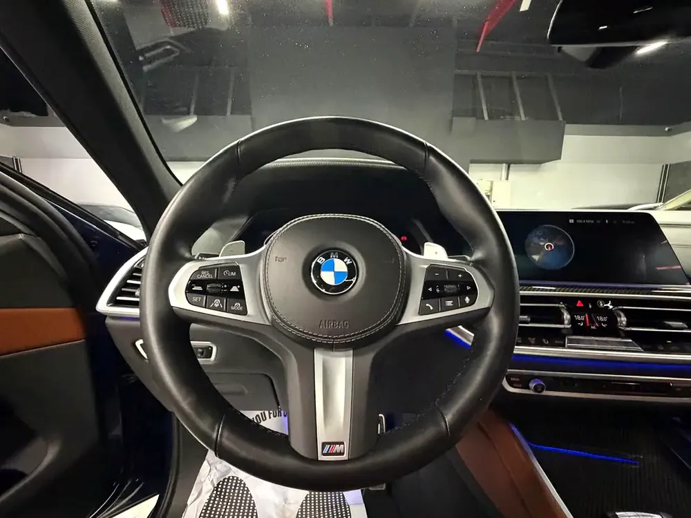 BMW Warranty/Service 2028 | Original Paint | Black Edition | Full Option - Image 11