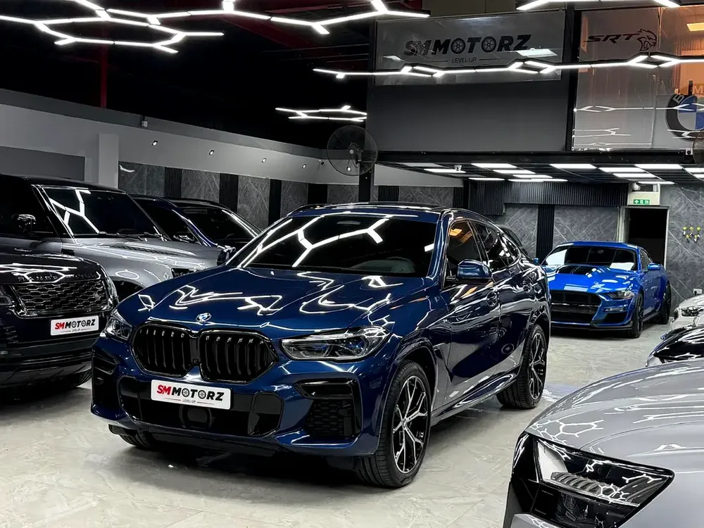 BMW Warranty/Service 2028 | Original Paint | Black Edition | Full Option - Image 4
