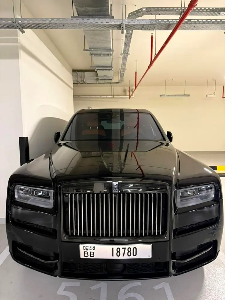 Rolls-Royce Cullinan Black Badge 2022 - GCC Specs - Pristine Condition - Image 4