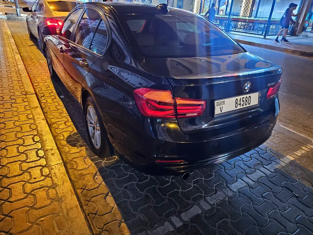 BMW 3 Series 2016 318i | GCC Specs | Well Maintained - Image 4