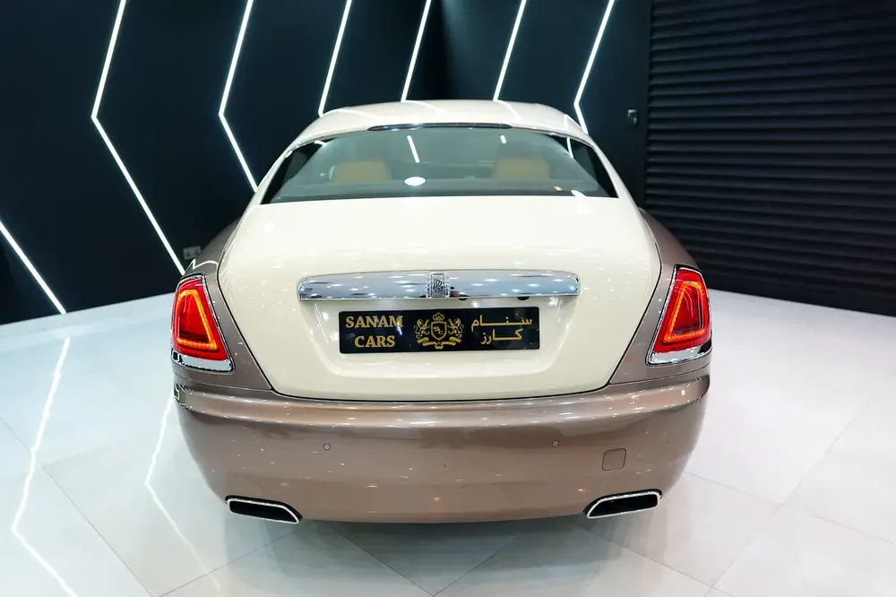 2016 Rolls-Royce Wraith, Upper Two-Tone, Starlight Headliner, GCC Spec!! - Image 12