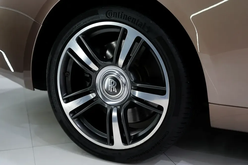 2016 Rolls-Royce Wraith, Upper Two-Tone, Starlight Headliner, GCC Spec!! - Image 13