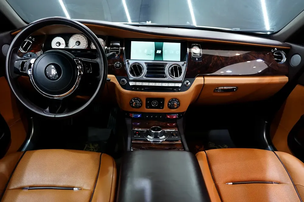 2016 Rolls-Royce Wraith, Upper Two-Tone, Starlight Headliner, GCC Spec!! - Image 6