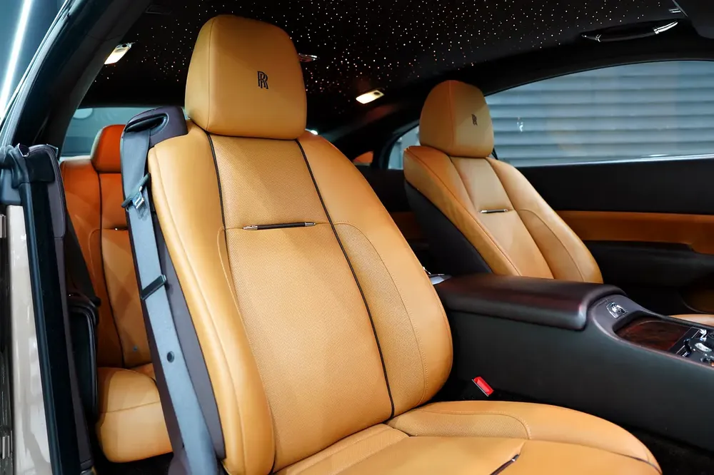 2016 Rolls-Royce Wraith, Upper Two-Tone, Starlight Headliner, GCC Spec!! - Image 8