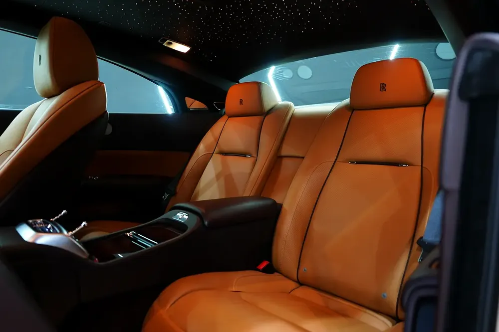 2016 Rolls-Royce Wraith, Upper Two-Tone, Starlight Headliner, GCC Spec!! - Image 9