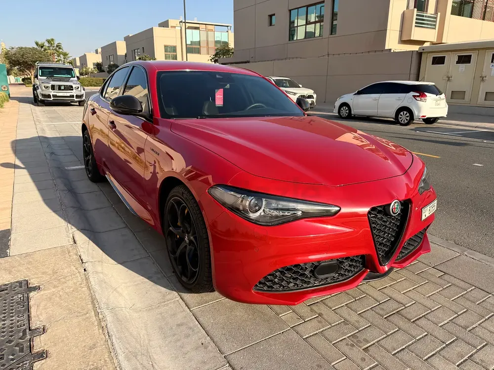 BEAUTIFUL 2019 ALFA ROMEO GIULIA VELOCE Q4 WITH A CUSTOM EXHAUST SYSTEM AND CARBON FIBRE TRIM - Image 4