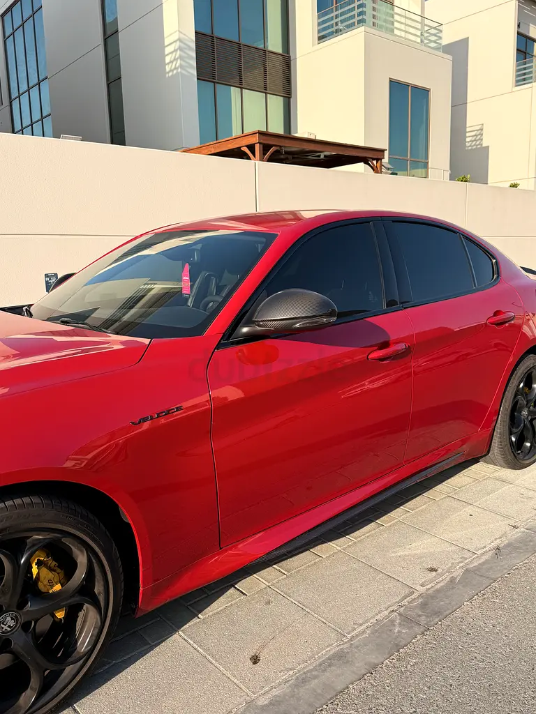 BEAUTIFUL 2019 ALFA ROMEO GIULIA VELOCE Q4 WITH A CUSTOM EXHAUST SYSTEM AND CARBON FIBRE TRIM - Image 5