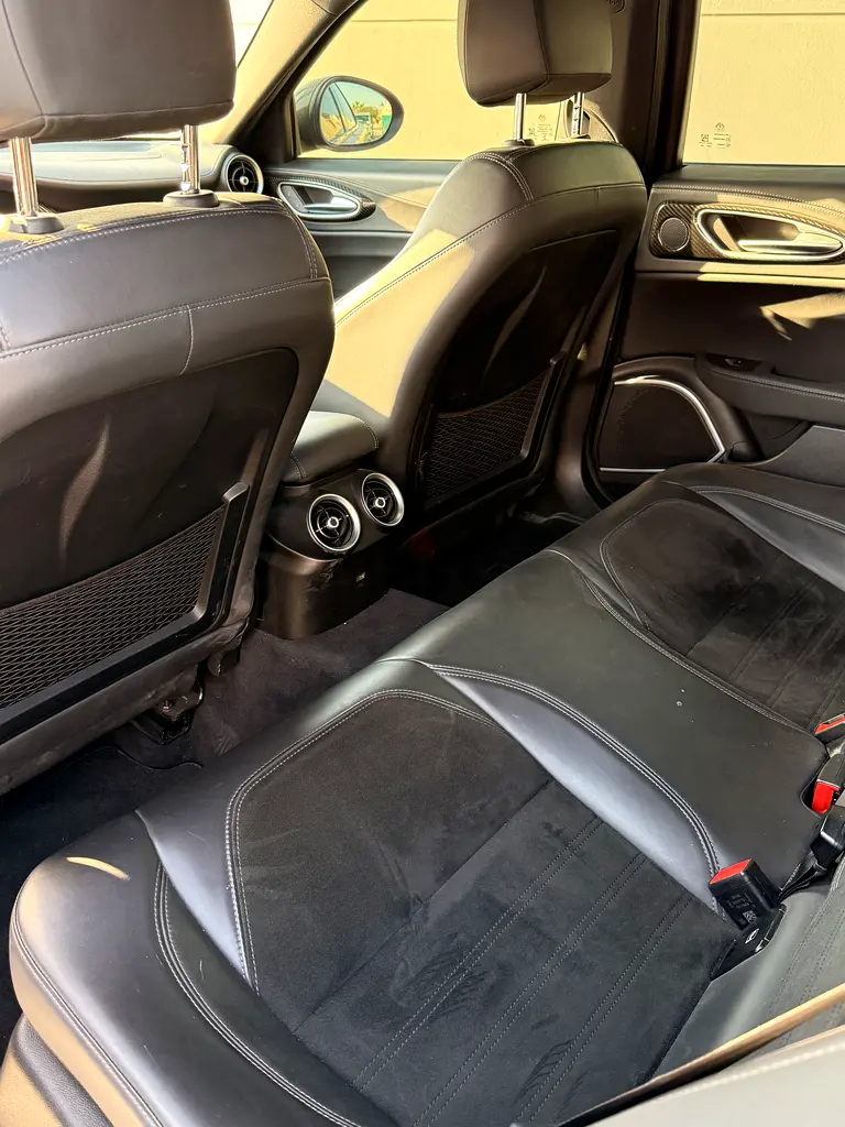 BEAUTIFUL 2019 ALFA ROMEO GIULIA VELOCE Q4 WITH A CUSTOM EXHAUST SYSTEM AND CARBON FIBRE TRIM - Image 6