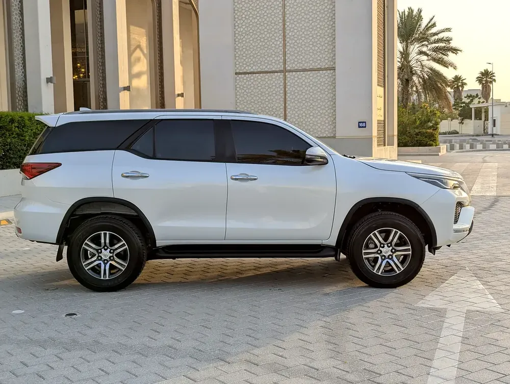 2023 Toyota Fortuner EXR - V4 2.7L 4X4 - Original Paint - GCC Specs - Like New! - Image 18