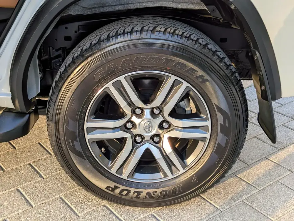 2023 Toyota Fortuner EXR - V4 2.7L 4X4 - Original Paint - GCC Specs - Like New! - Image 9