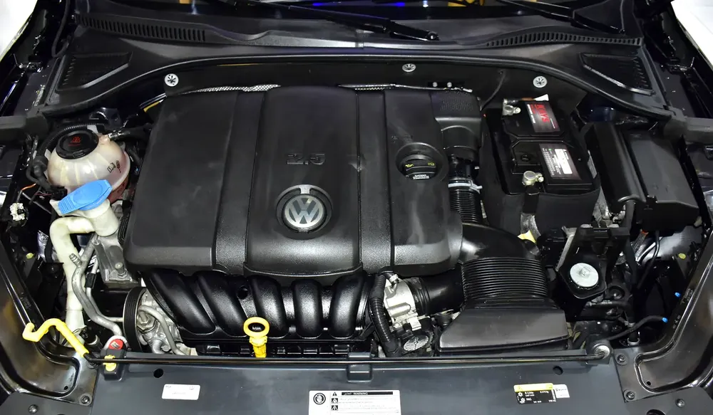 AED 684 EMi at 0% DP | Volkswagen Passat ( 2020 Model ) in Black Color GCC Specs - Image 16