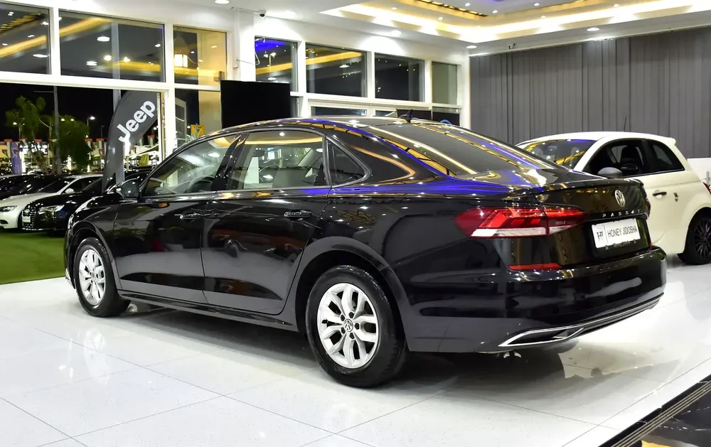 AED 684 EMi at 0% DP | Volkswagen Passat ( 2020 Model ) in Black Color GCC Specs - Image 7