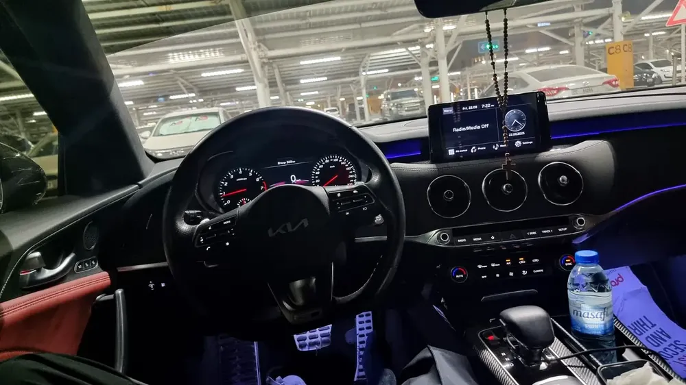 Kia Stinger 2.0L GT under warranty - Image 11