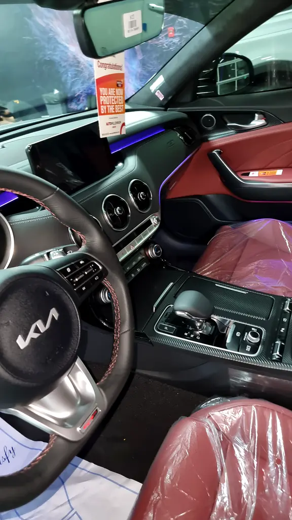 Kia Stinger 2.0L GT under warranty - Image 13