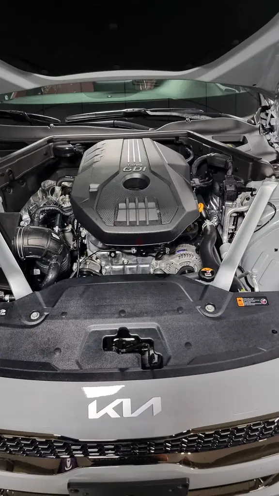 Kia Stinger 2.0L GT under warranty - Image 9