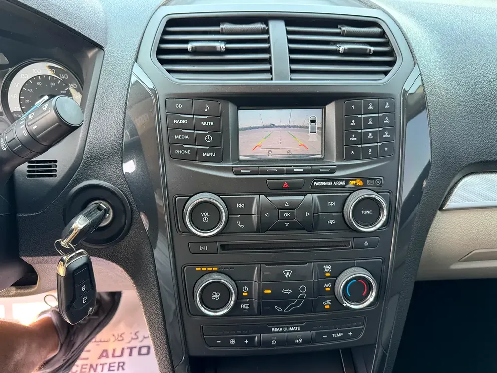 Ford Explorer 2018 XLT full service history - Image 9