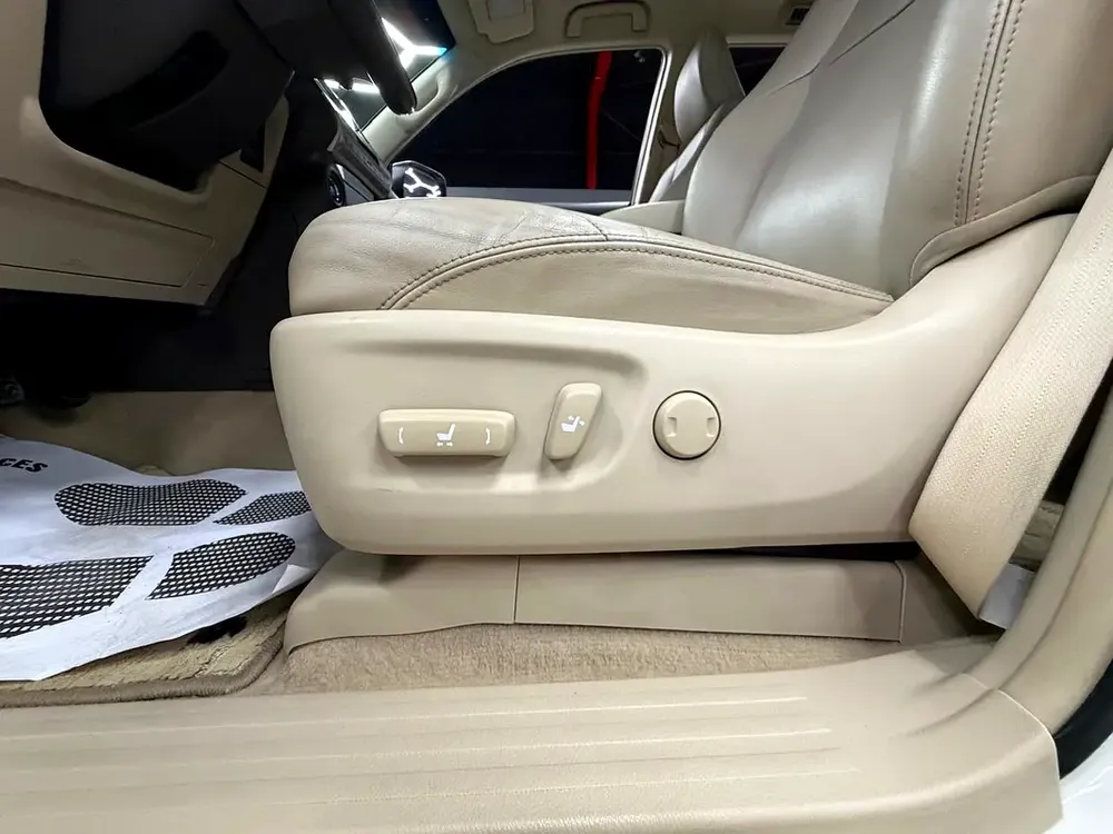 1 Owner | Agency Service History | Leather | Sunroof | GCC Specs - Image 15