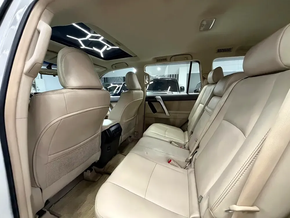 1 Owner | Agency Service History | Leather | Sunroof | GCC Specs - Image 16
