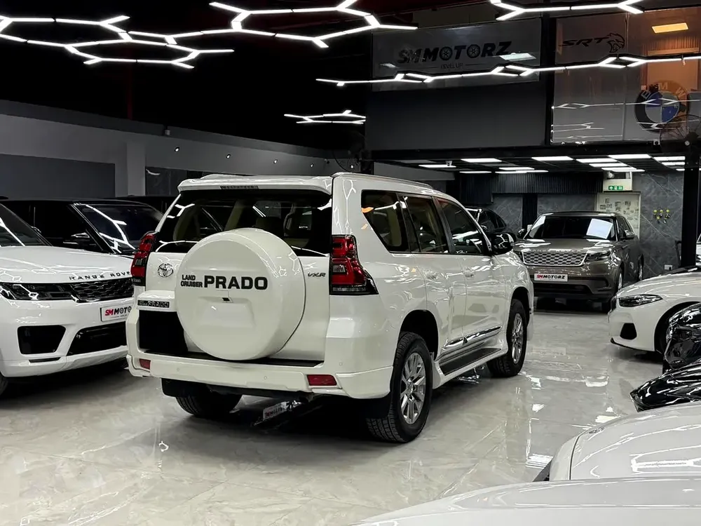 1 Owner | Agency Service History | Leather | Sunroof | GCC Specs - Image 5