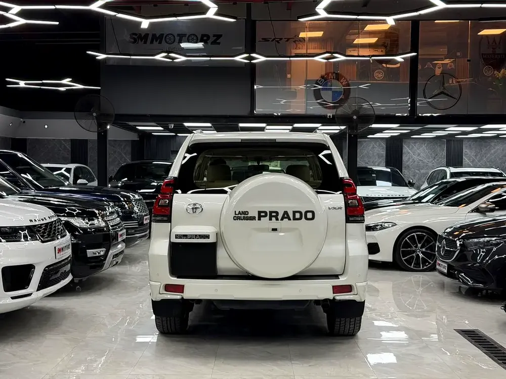 1 Owner | Agency Service History | Leather | Sunroof | GCC Specs - Image 6