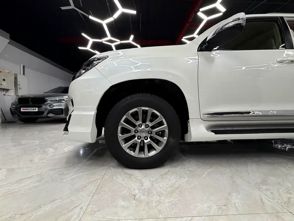 1 Owner | Agency Service History | Leather | Sunroof | GCC Specs - Image 8