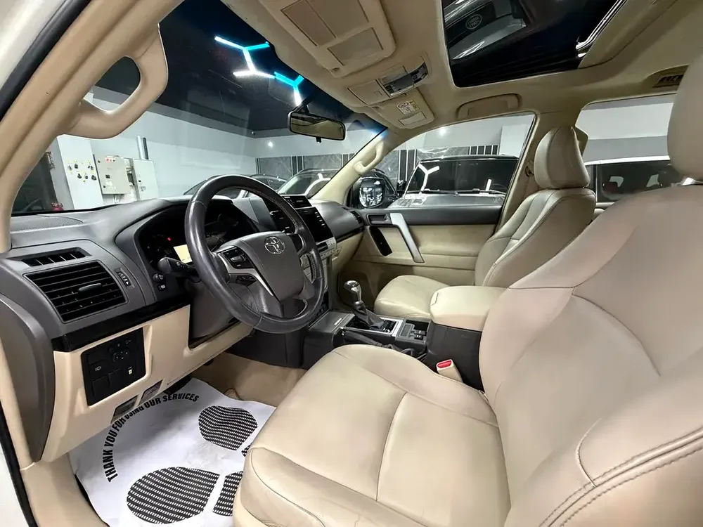 1 Owner | Agency Service History | Leather | Sunroof | GCC Specs - Image 9
