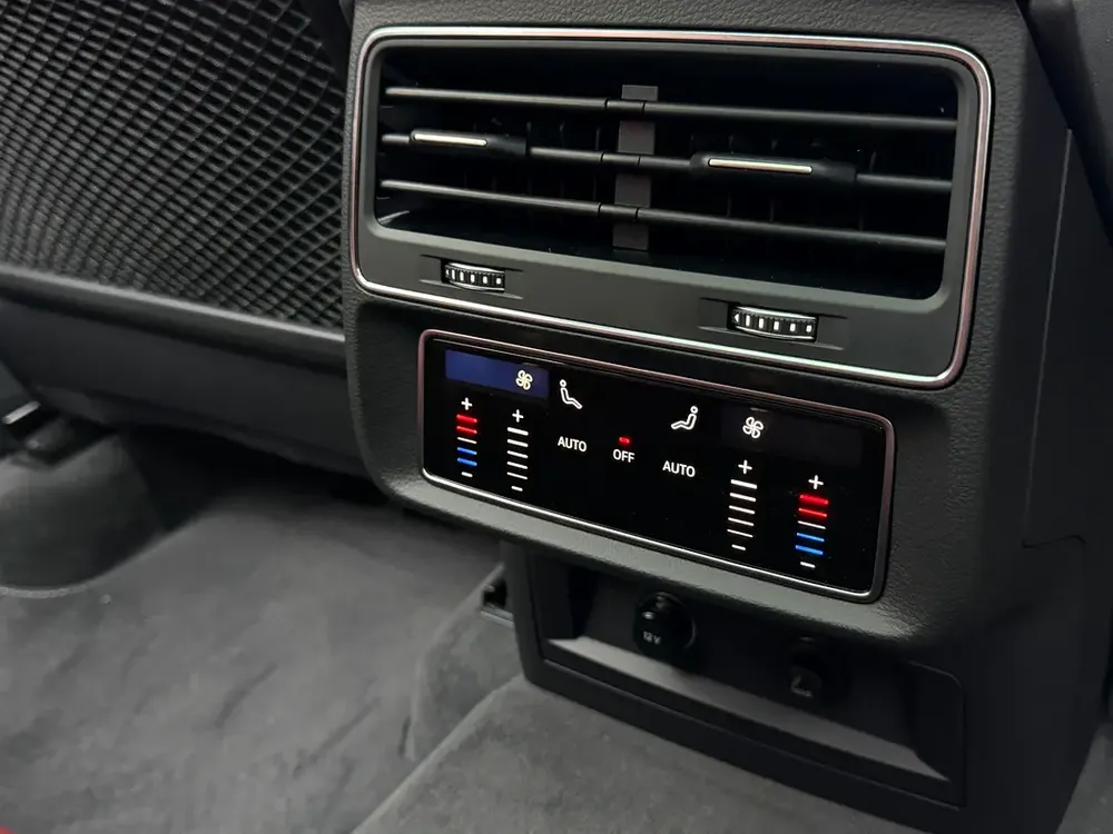 SQ7 PROGRESS S 4.0 TFSI QUATTRO | Warranty | Service - Image 19