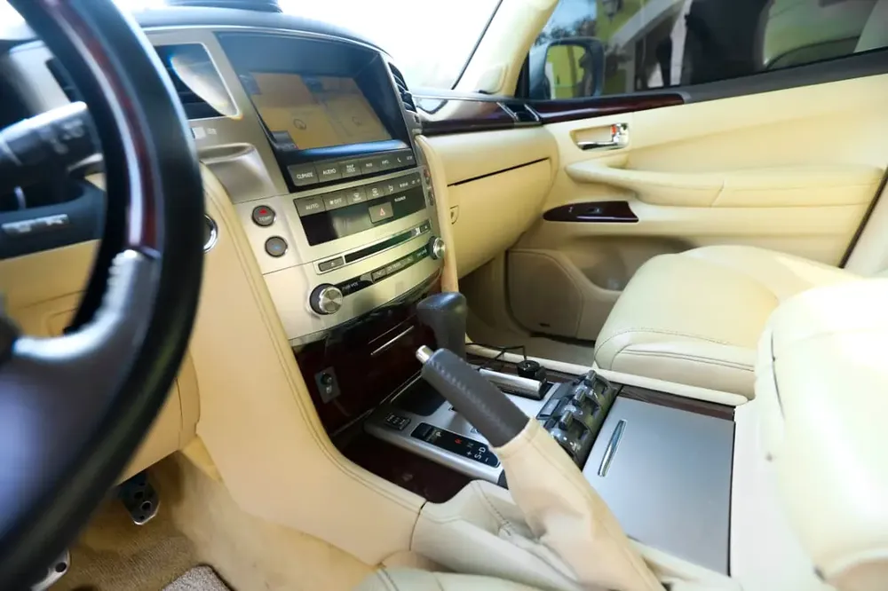 FOR SALE! 2015 Lexus LX570 – GCC Specs - Image 4