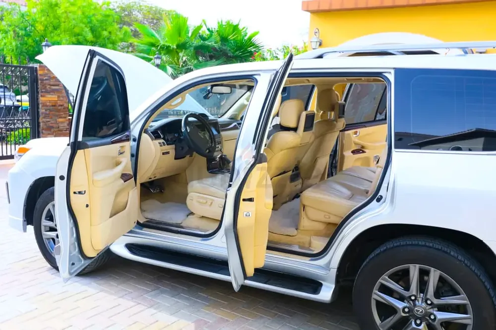FOR SALE! 2015 Lexus LX570 – GCC Specs - Image 6